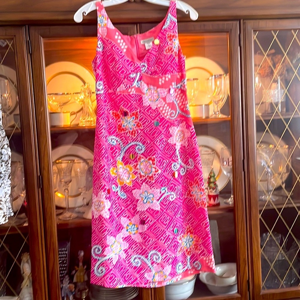 Like NEW, HOT pink silk dress, polyester lining, sz 4, zips in back, knee length